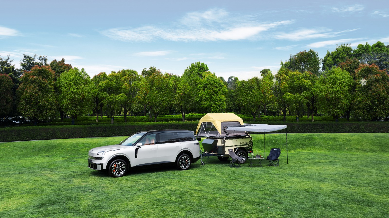 Lynk & Co 900 Base